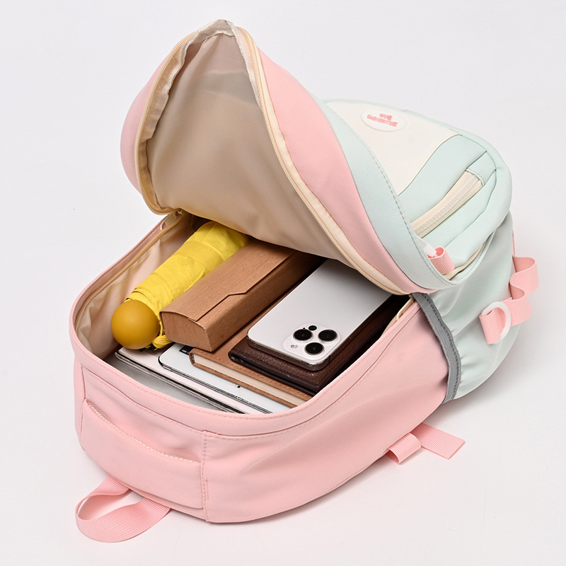 A new multi-compartment Japanese backpack with a horizontal color-blocking candy-colored design. It is a casual, simple and lightweight backpack for junior and senior high school students Application Scenario