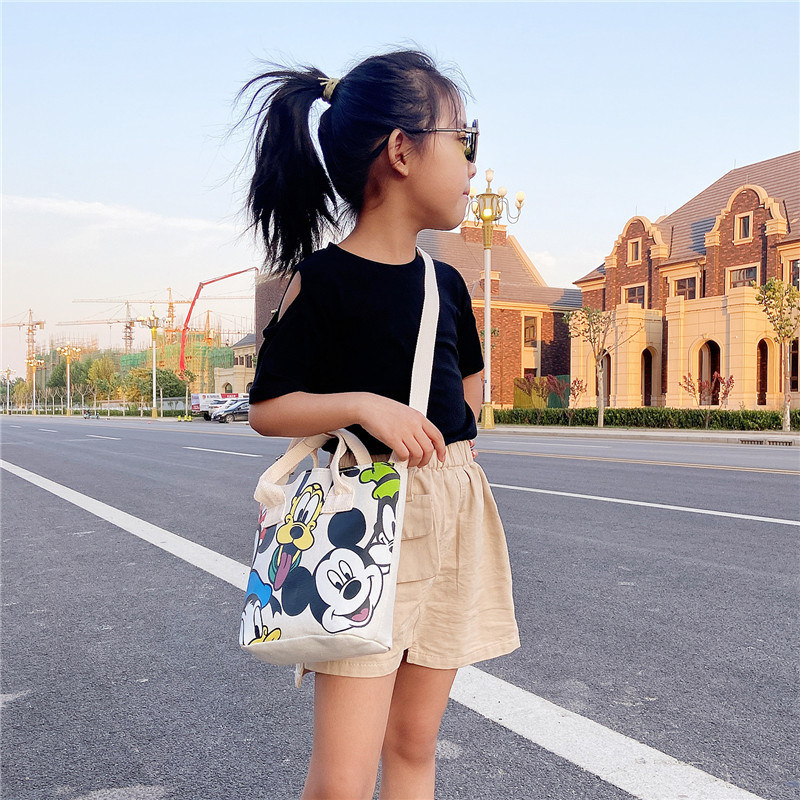 Cartoon-printed trendy canvas single-shoulder bag, women's casual and versatile tote bag, student schoolbag, Korean-style handbag Application Scenario