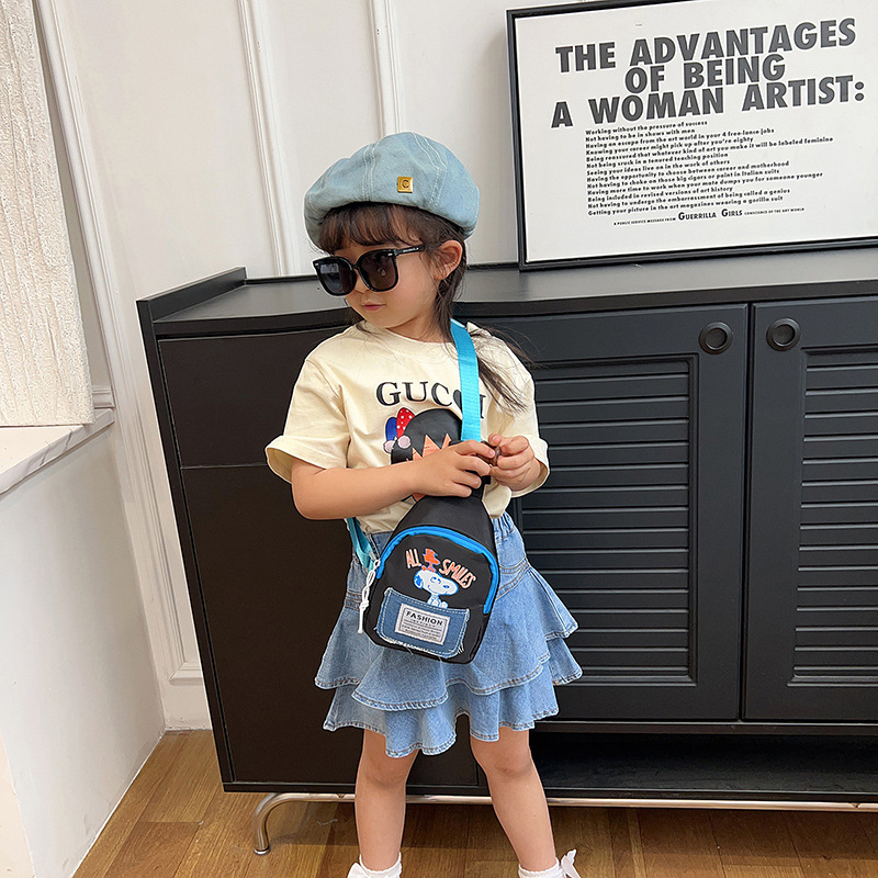 New denim Snoopy children's chest bag, versatile little girl crossbody bag, cartoon little boy coin purse details Picture
