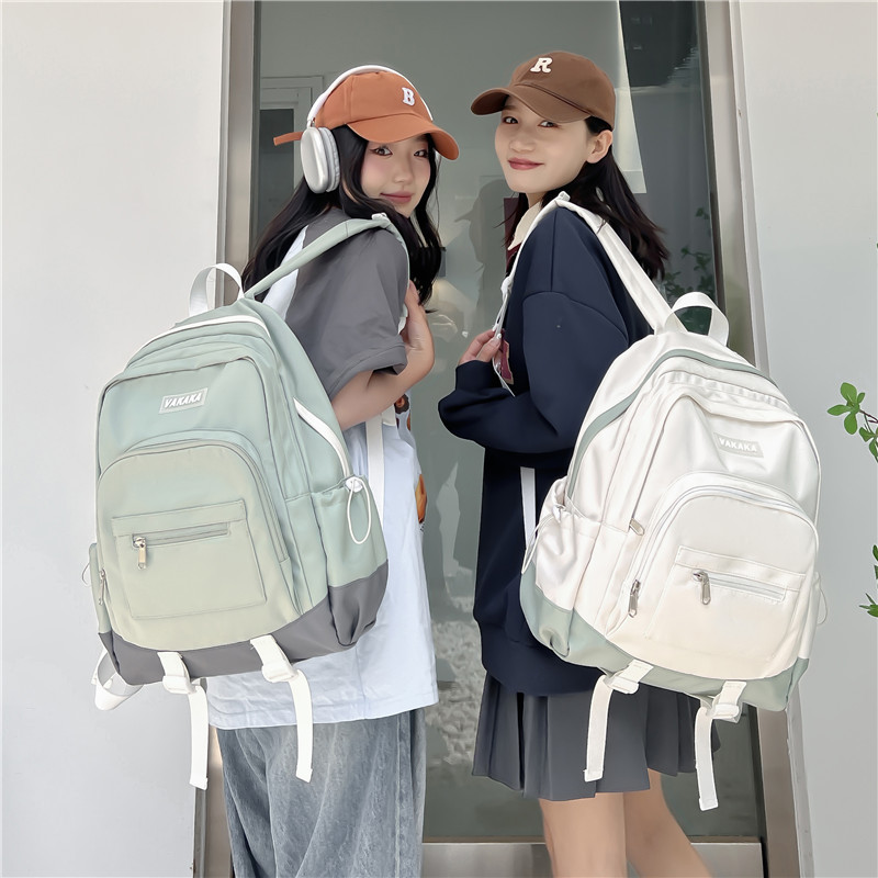 The new schoolbag is lightweight and compact for girls. It is a high-quality backpack for best friends traveling. It is a forest-style backpack for middle school students details Picture