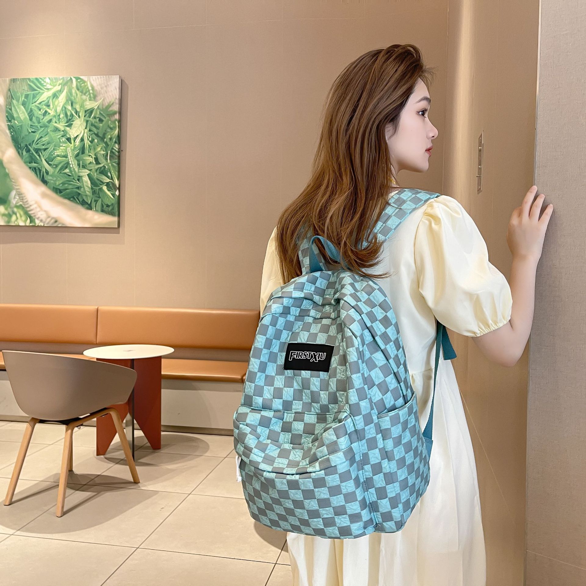The new checkerboard backpack from Dicailo is a schoolbag for junior and senior high school students, a fresh and stylish summer backpack for girls, and a trendy travel bag Specification drawing