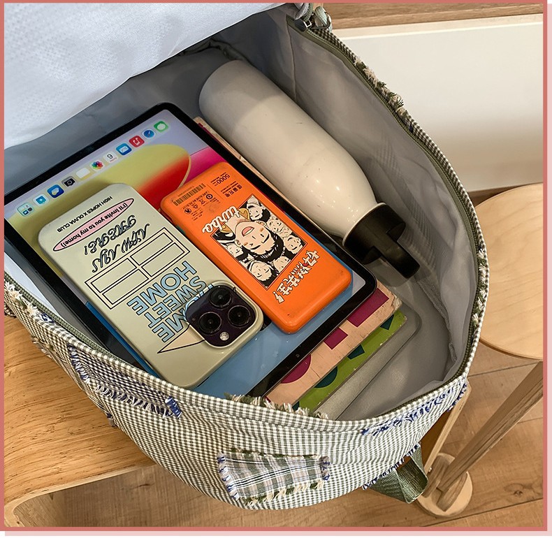 High-appearance-level ins cute checkered backpack for college students, lightweight and casual schoolbag, large-capacity commuter backpack for girls Application Scenario