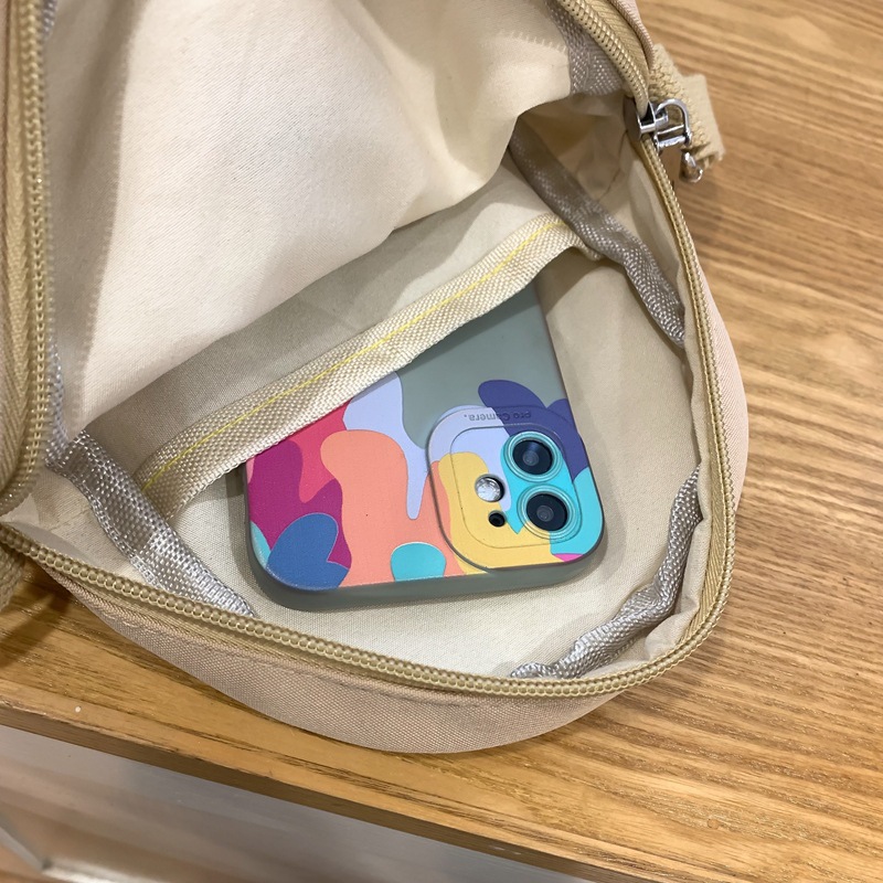 Back-to-school season's new cute cartoon single-shoulder bag for children on Instagram. Adorable little ones from 3 to 6 weeks old in kindergarten, small shoulder bags for going on study Tours Application Scenario
