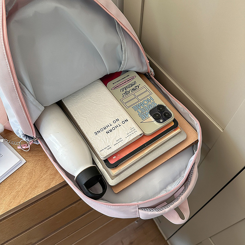 A new high-appearance-level Japanese ins school style fresh and sweet backpack with color contrast and splicing, lightweight and large-capacity backpack Application Scenario