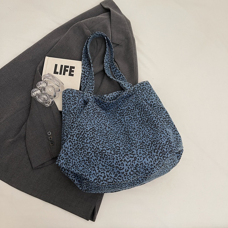 Large-capacity tote bag for women, 2024 new style, casual and laid-back denim, single-shoulder leopard print bag for commuting to school Specification drawing