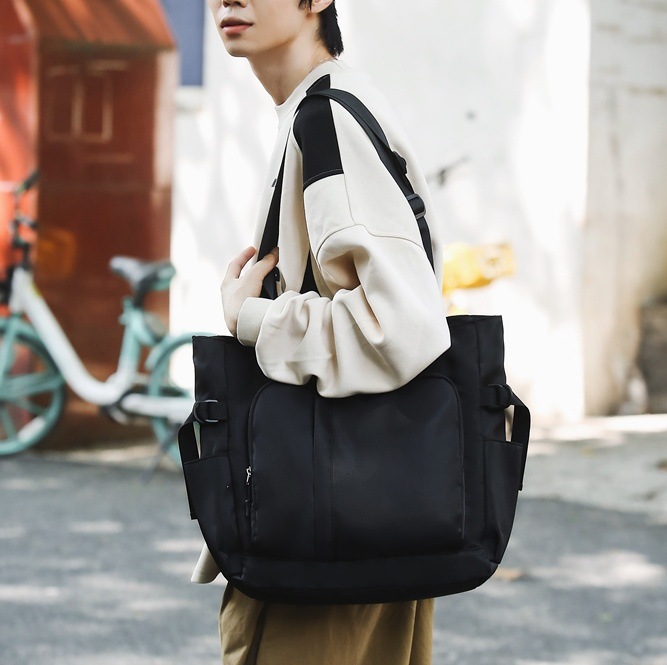 Single-shoulder bag, men's trendy brand functional commuting tote bag, large-capacity portable fitness bag, dry and wet separation student tutorial bag full figure