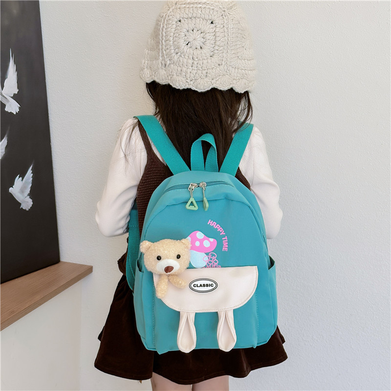 A new high-appeal small schoolbag with a cute cartoon bear, an ultra-lightweight backpack for primary school students going out, and a travel backpack Specification drawing