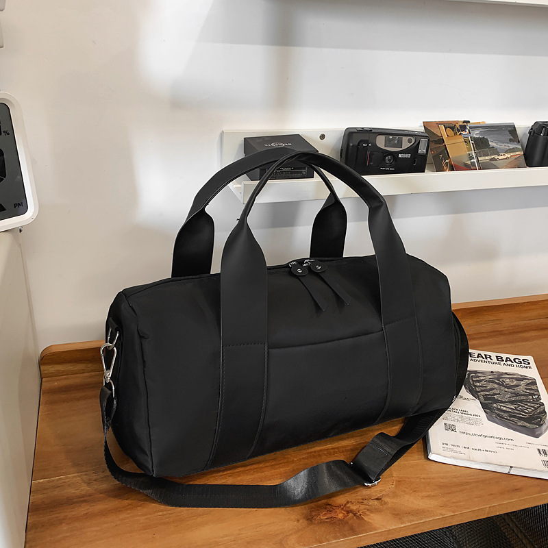 A new solid-color casual, simple and lightweight travel and fitness sports bag for women with a high appearance level and large capacity Specification drawing