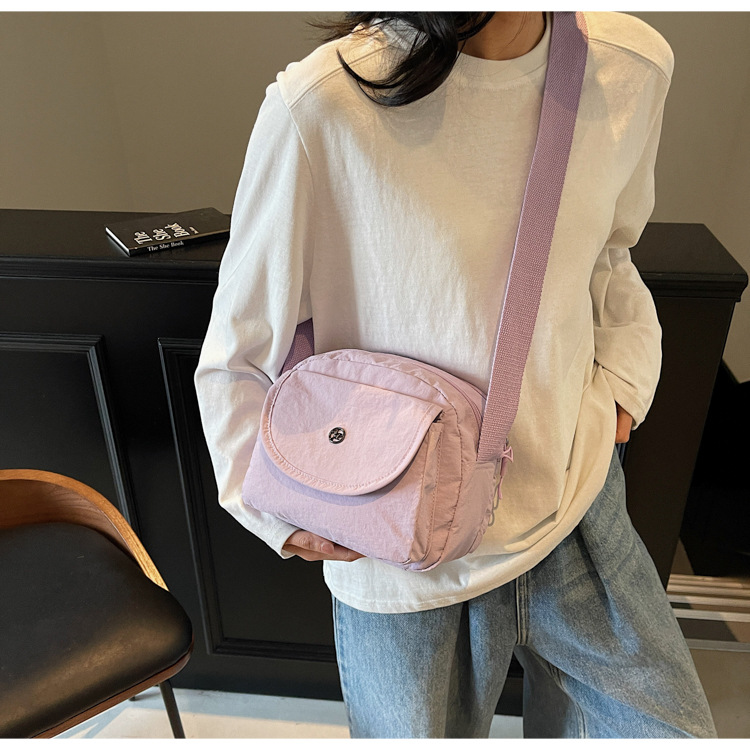 2025 New stylish, lightweight and casual crossbody bag, large-capacity student travel and outing single-shoulder bag, versatile mobile phone bag full figure