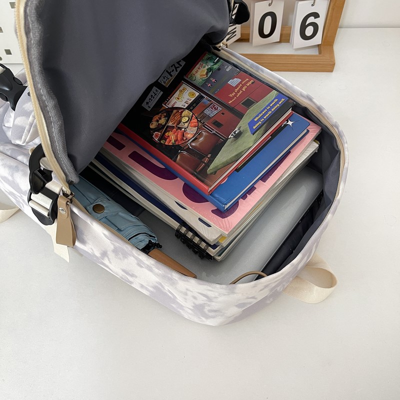 New high-appearance-level ins gradient color schoolbag for couples, casual, simple, lightweight, versatile for commuting, large-capacity backpack Application Scenario