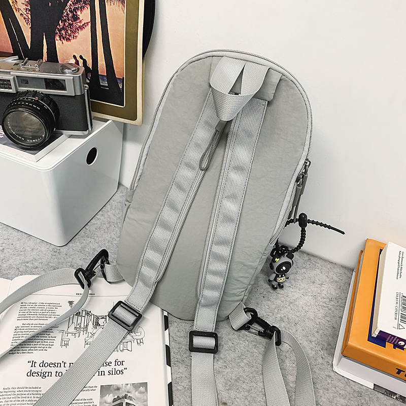 New high-appeartion-level crossbody bag for men and women, casual, simple, lightweight, versatile for commuting and outdoor use, large-capacity backpack Specification drawing