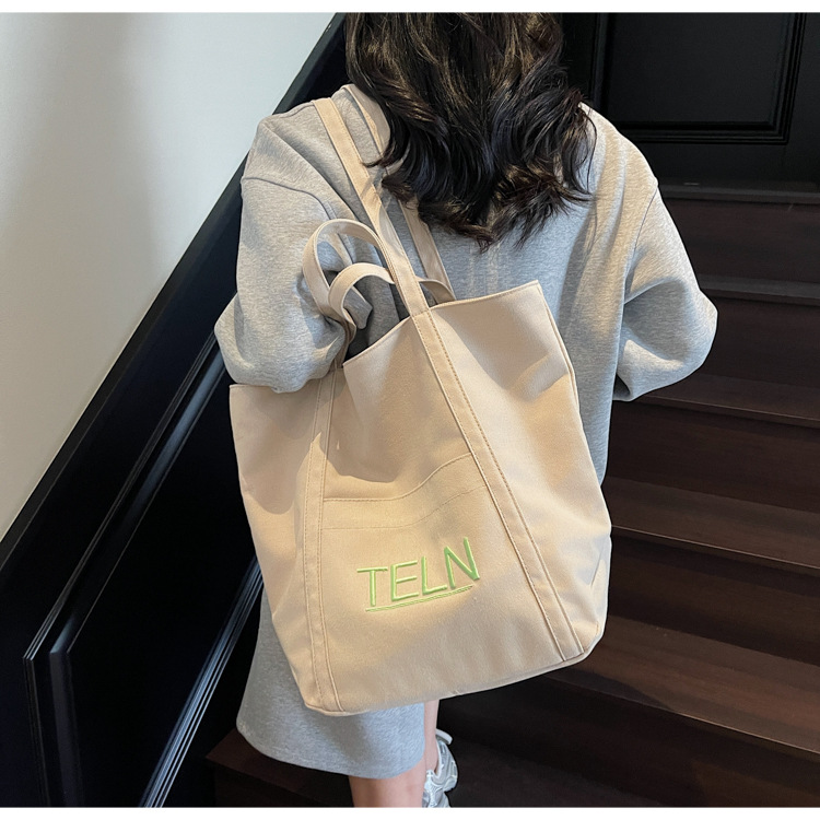 The 2025 new embroidered canvas bag is a versatile summer large-capacity handbag and a simple tote bag for classes and commuting full figure