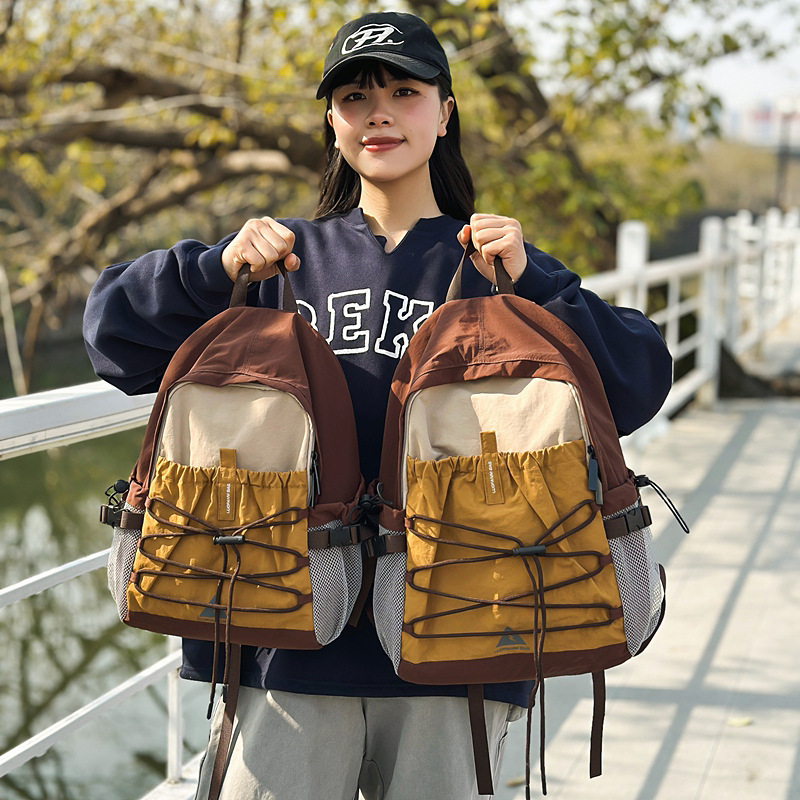 Travel outdoor backpacks for women, lightweight mountain climbing, large-capacity fitness backpacks, hiking sports schoolbags for students full figure