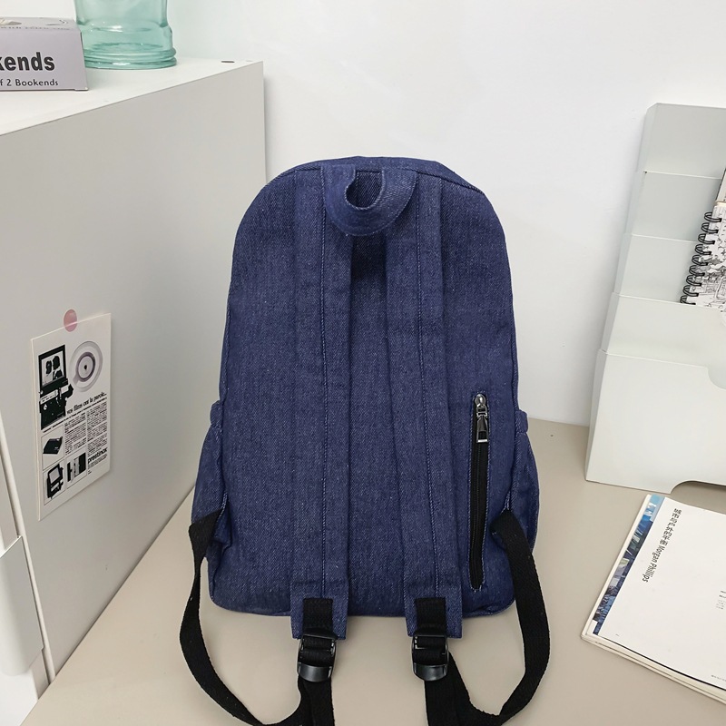 2025 New ins fashionable, simple, lightweight and casual backpack, Japanese style, versatile, large-capacity backpack, cute schoolbag Application Scenario