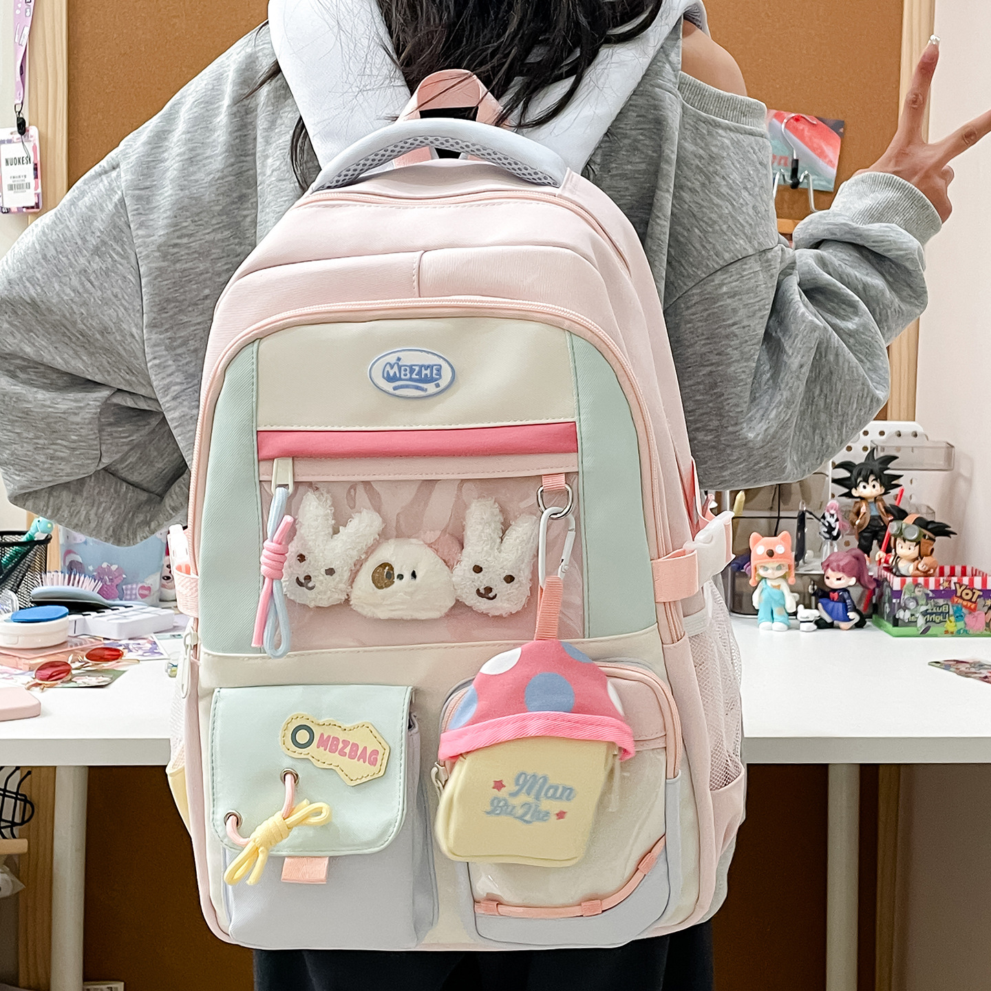 A new high-appearance-level Japanese-style ins fresh and sweet backpack for junior and senior high school students, featuring color-blocking and large-capacity backpacks full figure