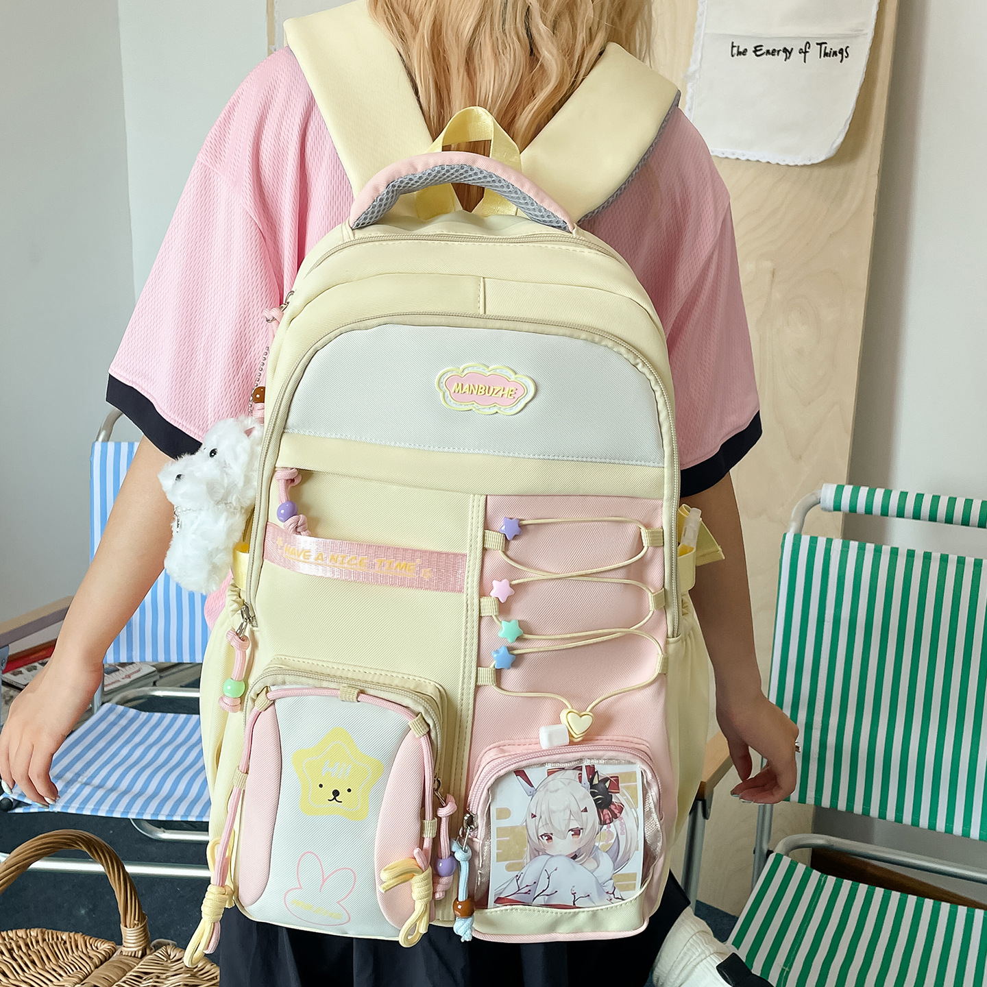 A new high-appearance-level Korean Instagram Harajuku fresh and sweet backpack, a lightweight and large-capacity backpack for junior and senior high school students full figure