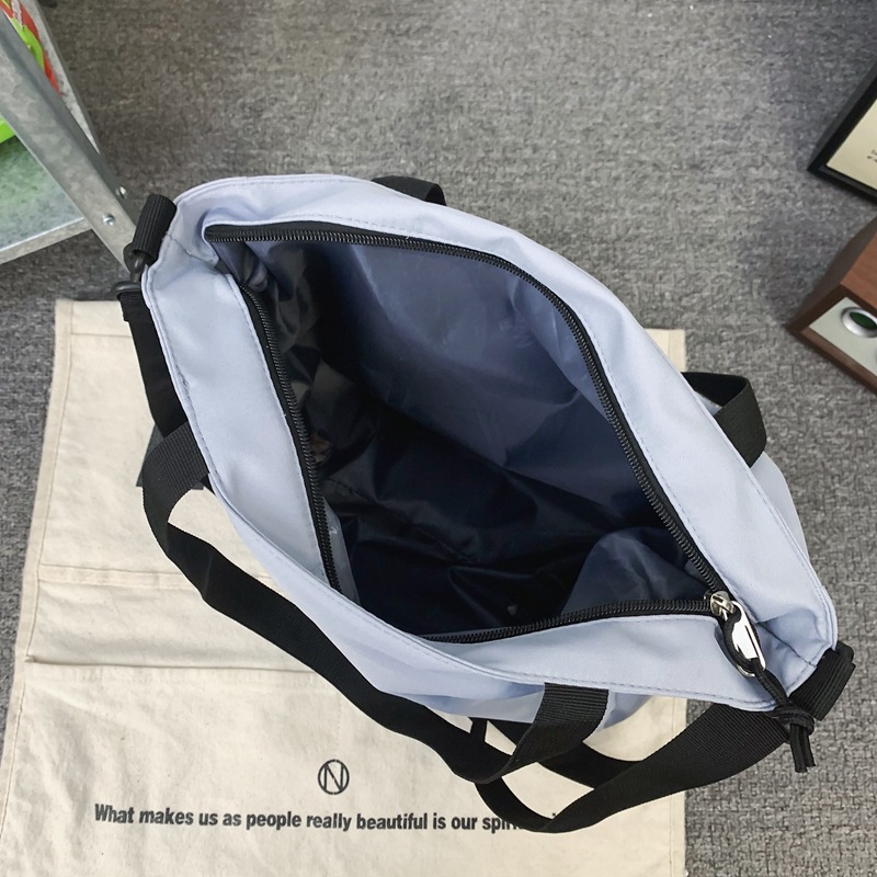 New crossbody bag for boys' middle school students to make up for their classes, ins casual and trendy single-shoulder bag, large-capacity Korean version postman bag Application Scenario