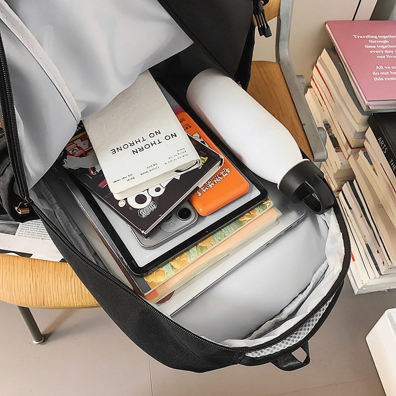 A new Korean-style Instagram backpack with a high level of appearance, solid color and niche design, for couples to travel lightweight and with large capacity Application Scenario