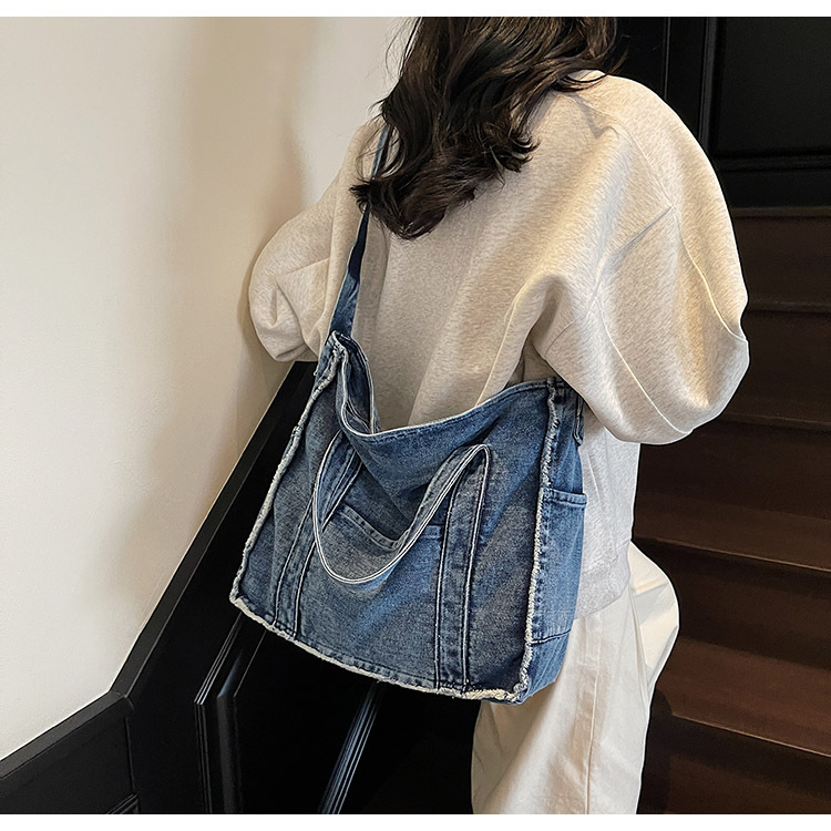 Spring 2025 new vintage denim bag with large capacity, a female Harajuku style college student tote bag full figure