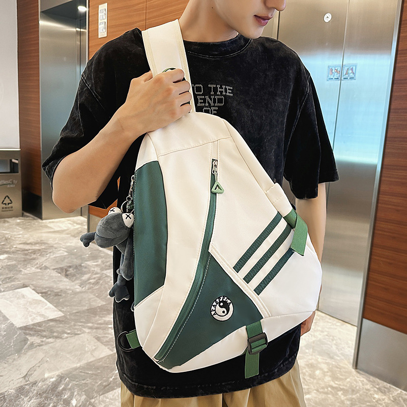 A new Korean-style, niche, color-matched commuting, large-capacity, trendy and sporty cycling crossbody bag details Picture