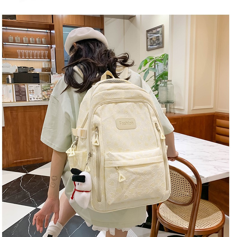 Fashionable and simple macaron-colored heart-shaped backpack, large-capacity cute girls' schoolbag, multi-functional student backpack Application Scenario