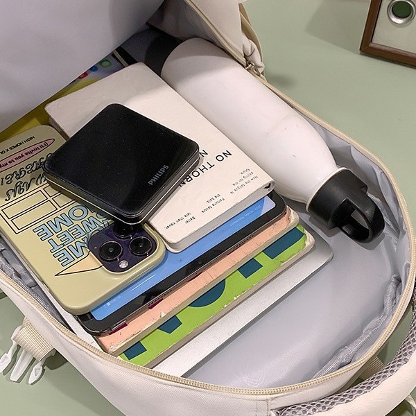 A new high-appeal, fresh and sweet dopamine backpack from Korean Instagram, a lightweight and large-capacity backpack for junior and senior high school students Application Scenario