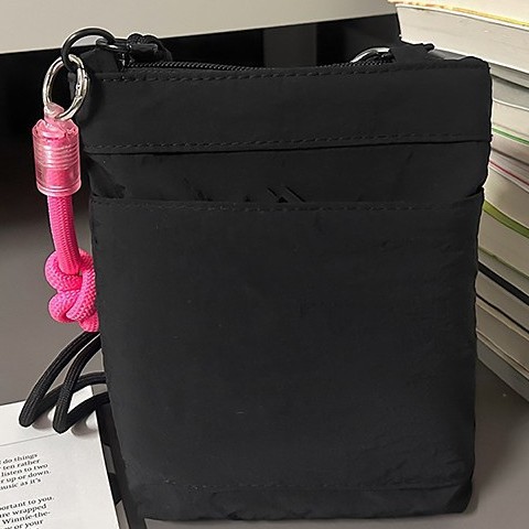 A new high-appeal, fresh and sweet candy-colored backpack from mountain series Instagram, a lightweight and simple travel crossbody bag Specification drawing