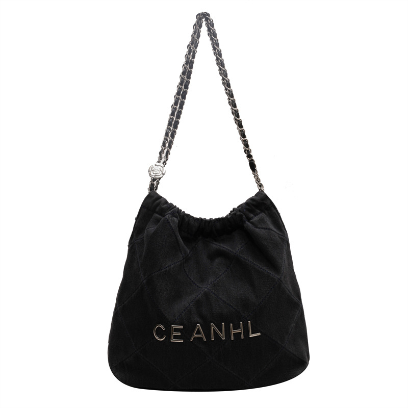 2024 New Korean-style denim large-capacity bag, women's diamond-shaped chain, high-end commuting single-shoulder bag for women Item Picture