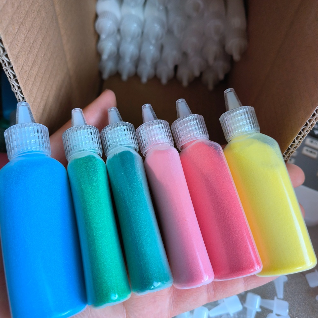 Bottled colored sand for children's sand painting, 35g colored sand, 12-color and 24-color sand bottle set, kindergarten teaching bottled colored sand Application Scenario