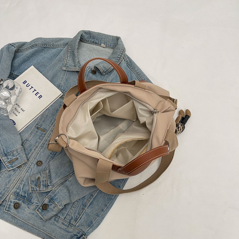 Fashionable large-capacity tote bag for women, new summer 2024 trendy ins single-shoulder bag, simple and casual commuting bag Application Scenario