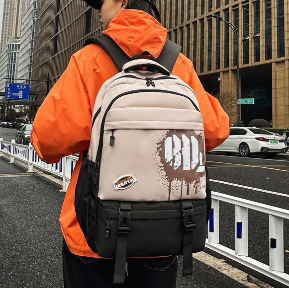 A versatile Japanese-style backpack for college students, a couple's cool and color-blocked computer backpack, and a travel backpack for junior and senior high school students full figure