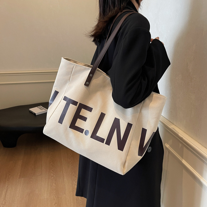 Large-capacity single-shoulder bag for women, 2025 new letter-shaped canvas school tote bag for commuting and short trips full figure