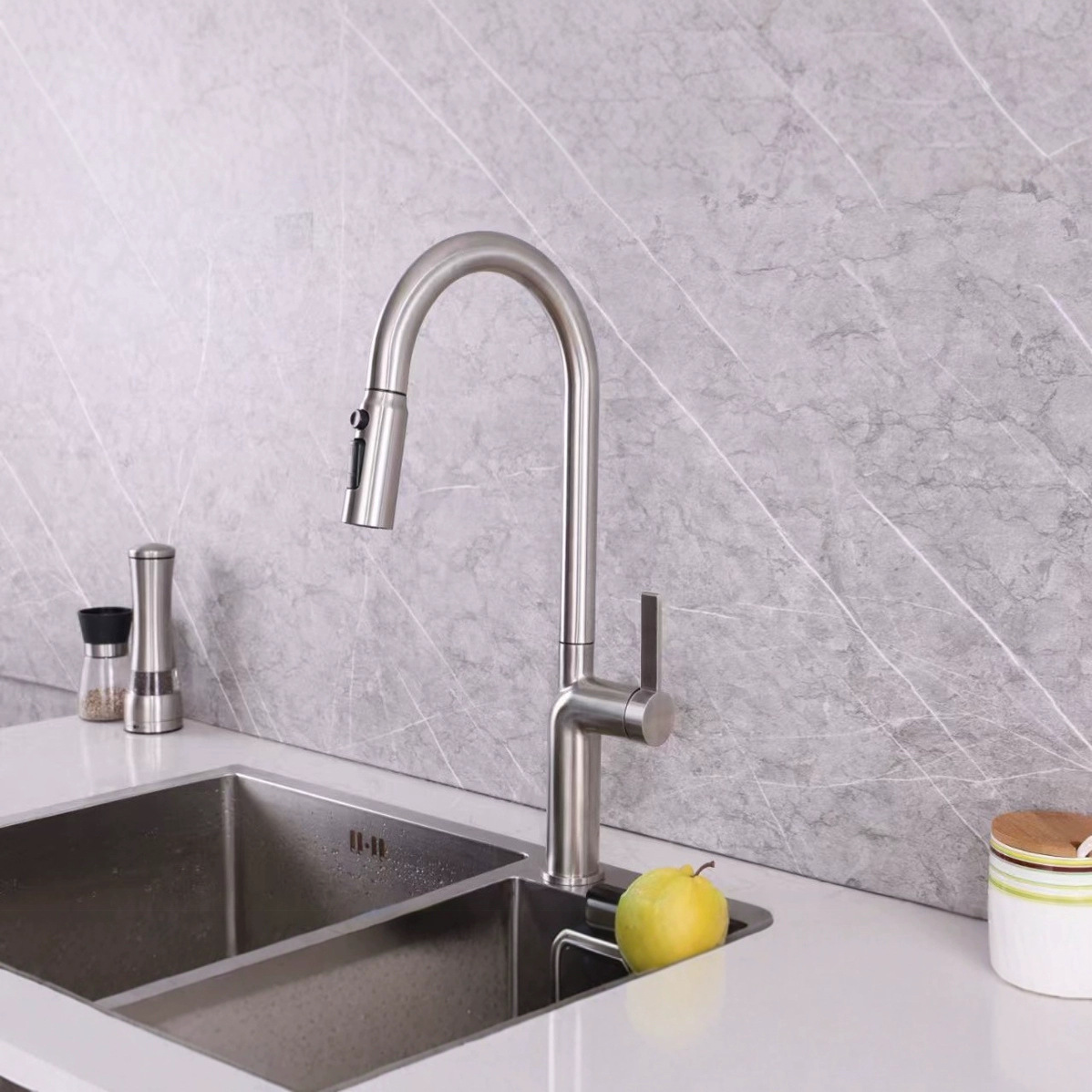 Cross-border 304 stainless steel cold and hot pull-out faucet, sink, kitchen sink, splash-proof rotating kitchen faucet full figure