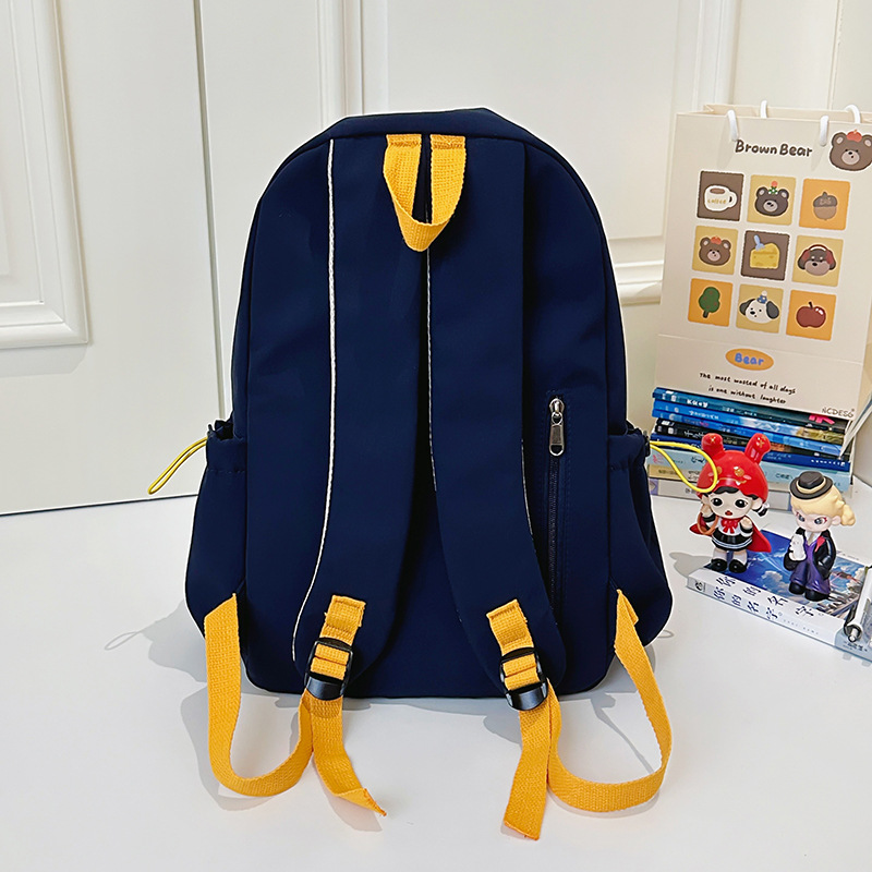 A new high-appearation-level college-style backpack for primary and secondary school students, which is casual, simple, lightweight and versatile for commuting with a large capacity Specification drawing
