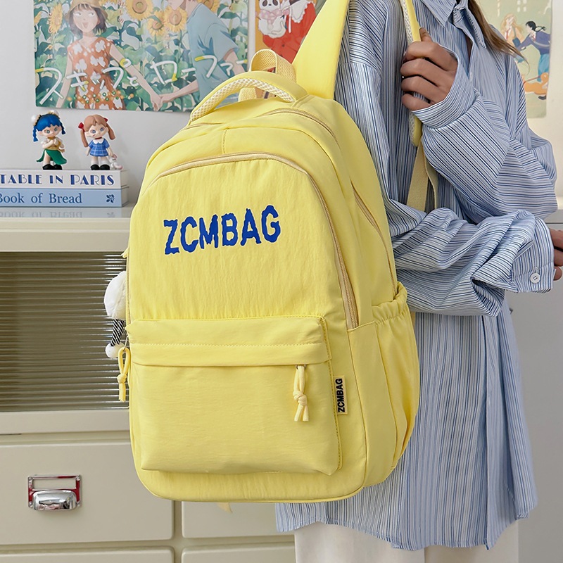 A Japanese-style Instagram soft girl's simple backpack, a versatile lightweight schoolbag for college students, a fresh and sweet casual backpack details Picture