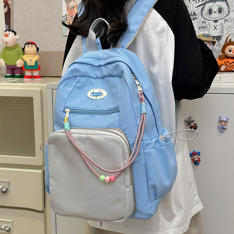New large-capacity student backpack, a fresh and college-style backpack, a casual student backpack details Picture