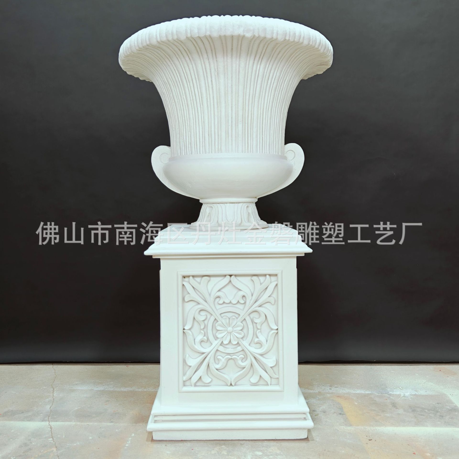 European-style flower POTS, outdoor garden landscape ornaments for villas, flower POTS, wholesale factory direct sales Application Scenario