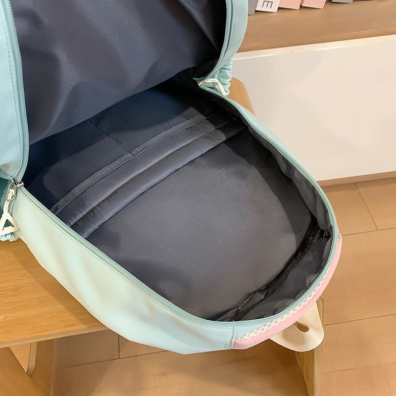 High appearance level dopamine sweet color-blocking girl heart backpack, college style, multi-layered backpacks for junior and senior high school students Application Scenario