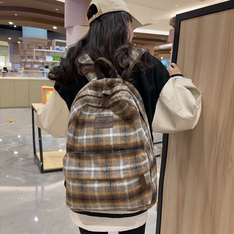 Japanese-style autumn and winter retro woolen checkered junior high school schoolbag for girls, Korean-style artistic college student commuting backpack full figure