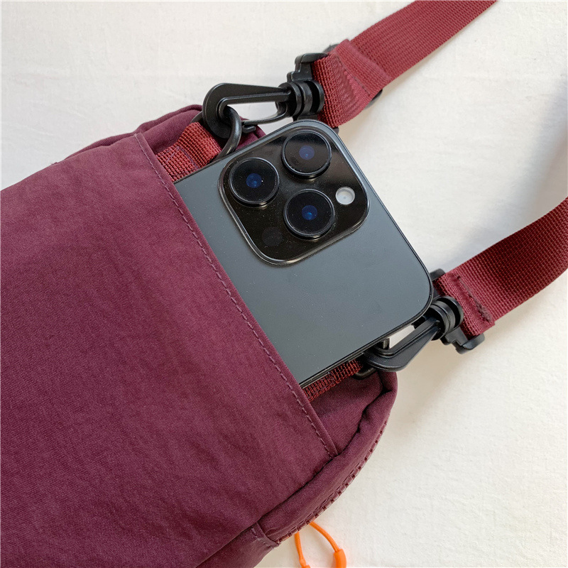 A new Korean-style niche design drawstring strap short-distance hiking bag for both men and women, a versatile crossbody bag for travel Specification drawing