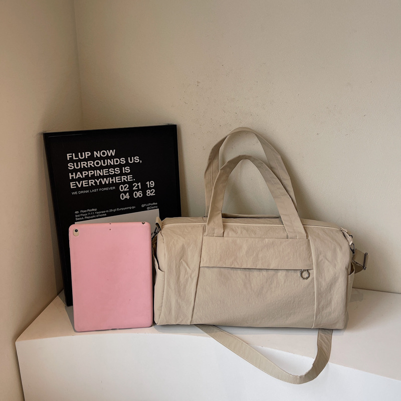 The new Korean version swimming and fitness tote bag with a high aesthetic level is casual, simple, lightweight and versatile for commuting. It has a large capacity crossbody bag Specification drawing