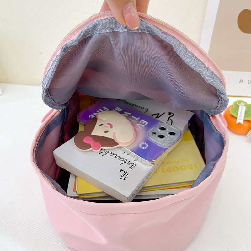 Children's schoolbags, cute kindergarten girls, baby backpacks, fashionable slanted pockets, little rabbit cartoon backpacks Application Scenario