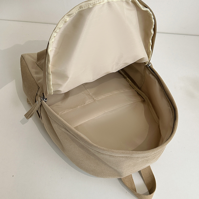 Large-capacity backpack for women, 2025 new style, fashionable, casual, lightweight, travel bag, simple commuting backpack Application Scenario