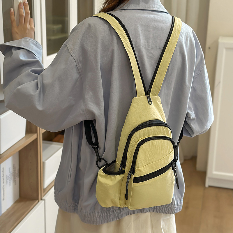 The 2025 new style of fashionable and casual chest bag, trendy bag, crossbody bag, simple outdoor cycling bag, multi-layer versatile backpack full figure