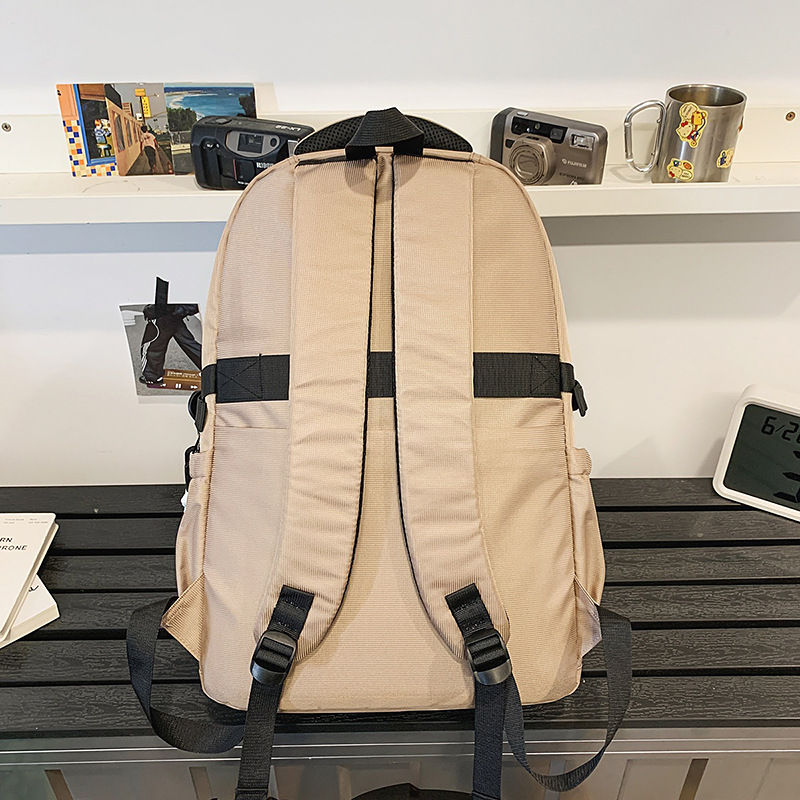 A new, stylish retro workwear backpack with a high aesthetic level. It's a casual, simple, lightweight and large-capacity backpack for junior and senior high school students Specification drawing