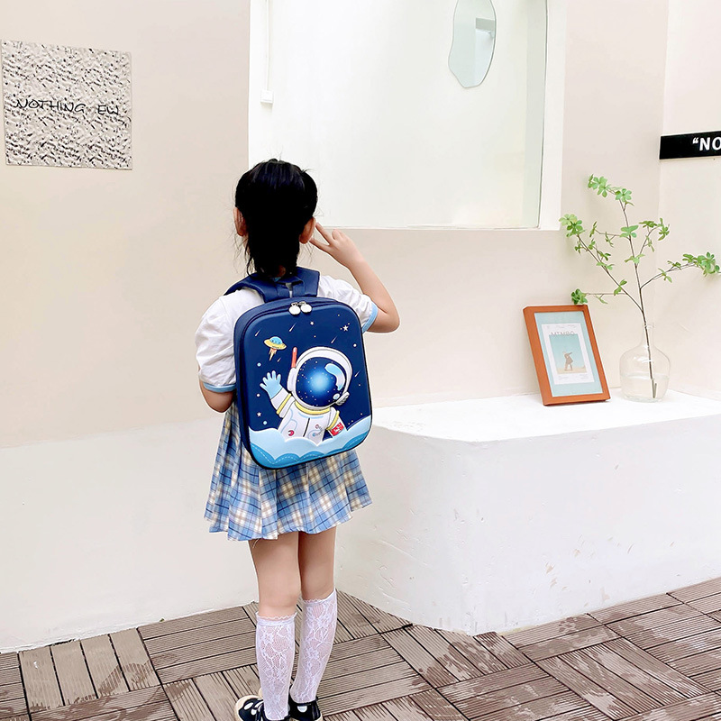 The new versatile cartoon princess eggshell kindergarten schoolbag for boys and girls is a lightweight and anti-slip backpack with a super lightweight card details Picture