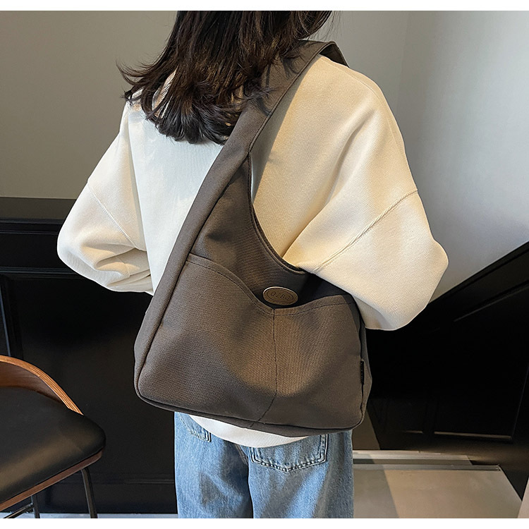 2025 New urban minimalist and niche design women's bag, personalized large-capacity tote bag, commuting fashion single-shoulder bag full figure