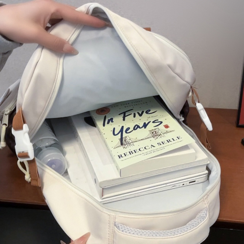 The new Korean version of the ins high-appeartion-level college style color-blocking and patchwork backpack is a large-capacity backpack for students in grades 1-3 Application Scenario