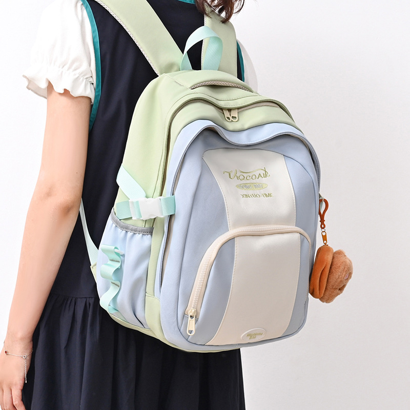 A new multi-compartment Japanese backpack with a horizontal color-blocking candy-colored design. It is a casual, simple and lightweight backpack for junior and senior high school students details Picture