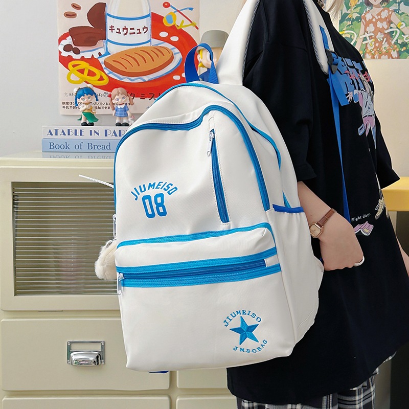 A versatile high-capacity backpack for commuting, a new model of 2025 with a high aesthetic level, featuring a college style and a casual yet simple design for junior and senior high school students full figure